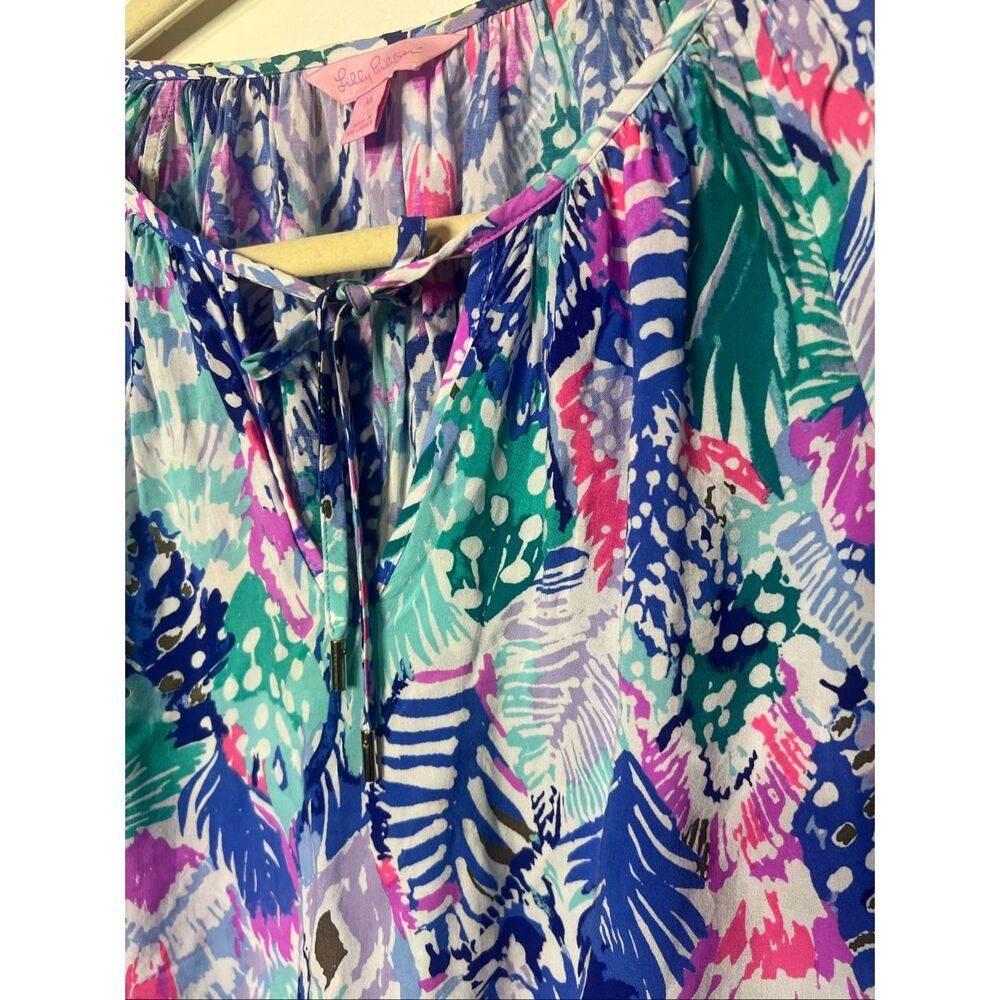 Lilly Pulitzer Willa Top in Quill Out Blue Multi Tropical Print Sz Medium 100% R - Picture 2 of 9